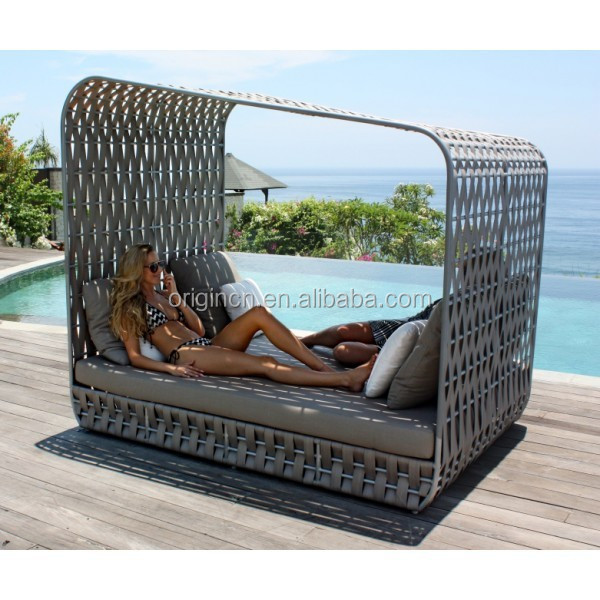 Modern Design Bed Outdoor Hotel Furniture Eye-Catching Poolside Garden Wide Rattan Woven Sun Bed