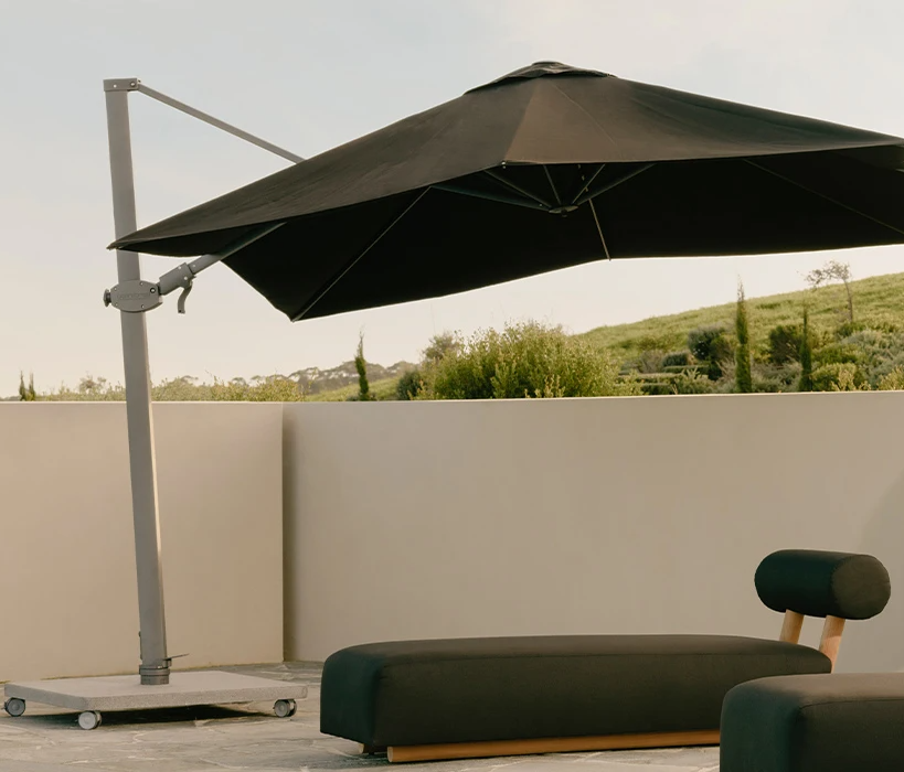 Elegant State-of-the-art Black Aluminium Frame with Rain Waterproof Patio Umbrella