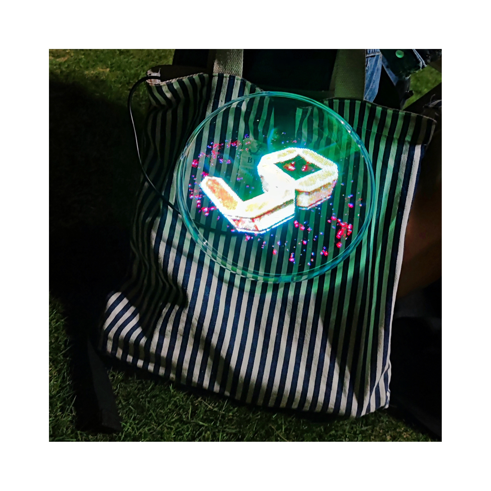 Factory Direct Holographic Fans 18cm 20cm Backpack 3d Advertising Display With Cover 3dn Hologram Fan