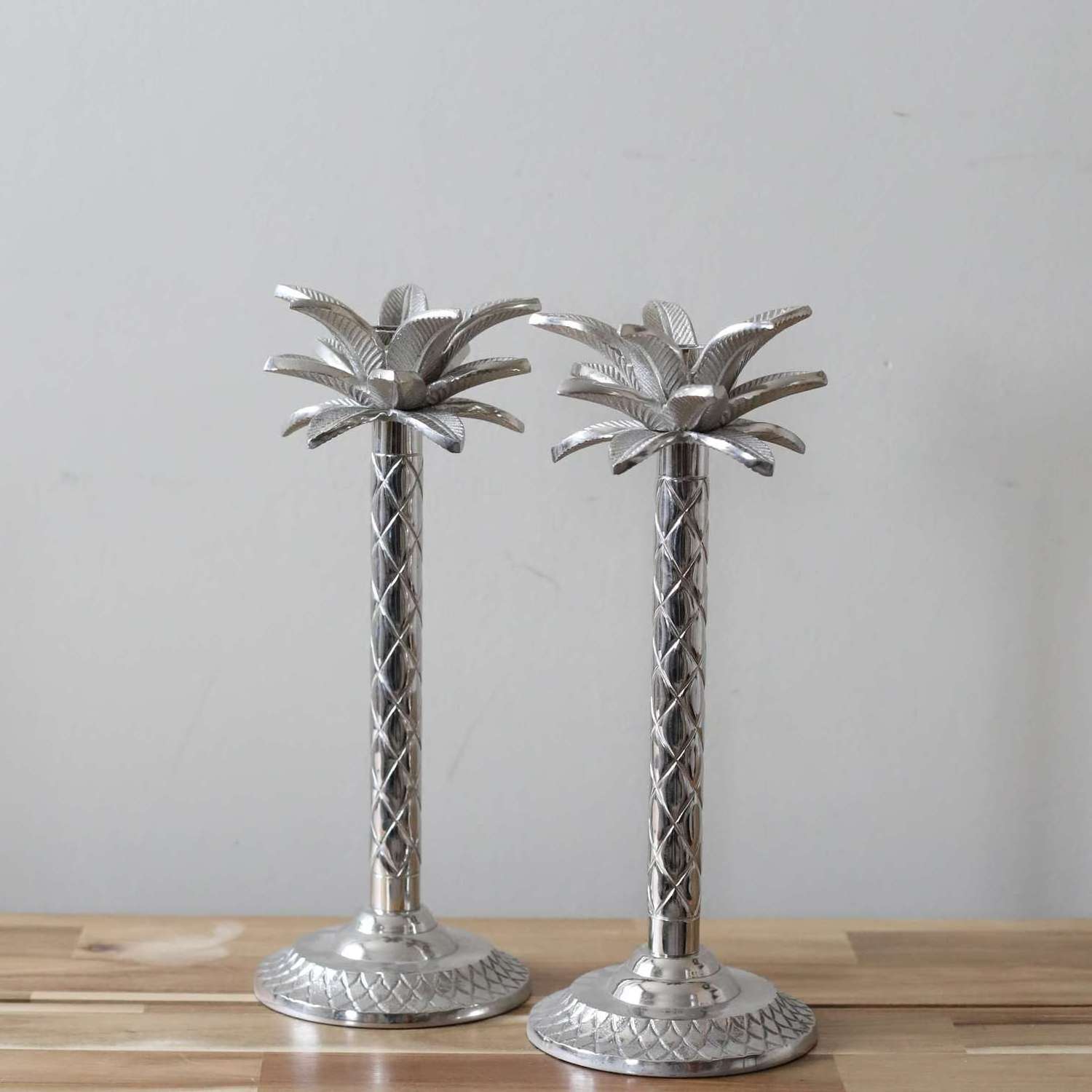 New design Christmas decoration Pine Cone metal Candle Centerpiece wrought aluminum candle holder