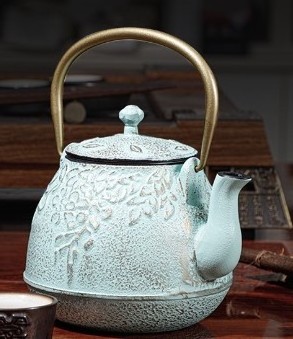 Manufacturer Wholesale Blue Cast Iron Tea Pot Portable 900ml KettleTraditional Teapot for gift