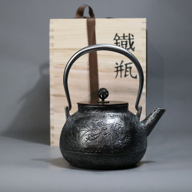 Hand Made Stove Top Safe Cast Iron Tea Kettle Japanese Cast Iron Teapot with Trivet and Loose Leaf Tea Infuser