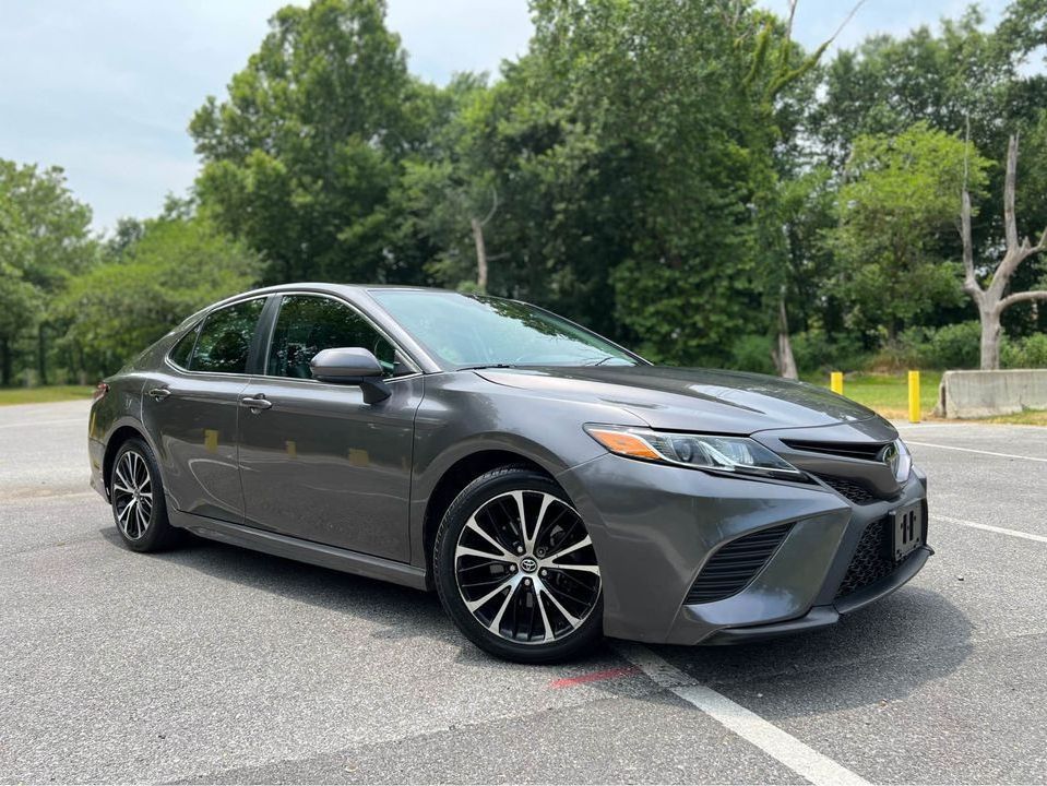 Used 2019 Toy ota camry SE Sedan 4D