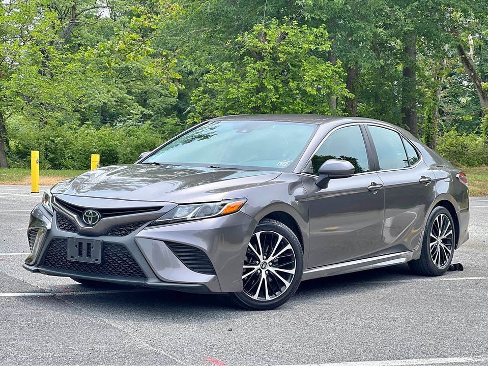 Used 2019 Toy ota camry SE Sedan 4D