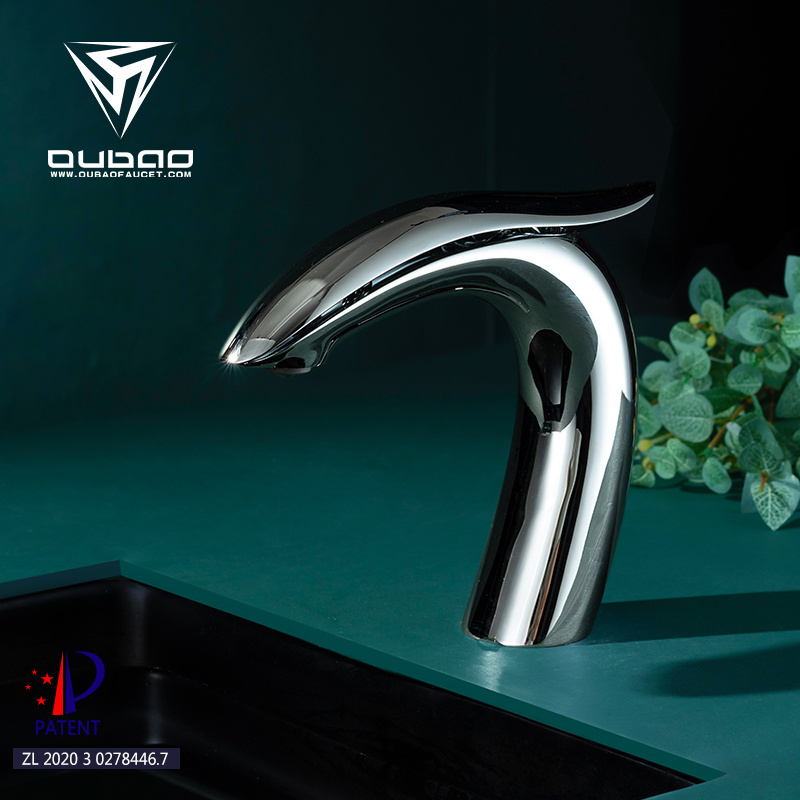 Modern Design Hotel Luxury Brass Body Deck Mounted Hot Cold Bathroom Basin Faucet