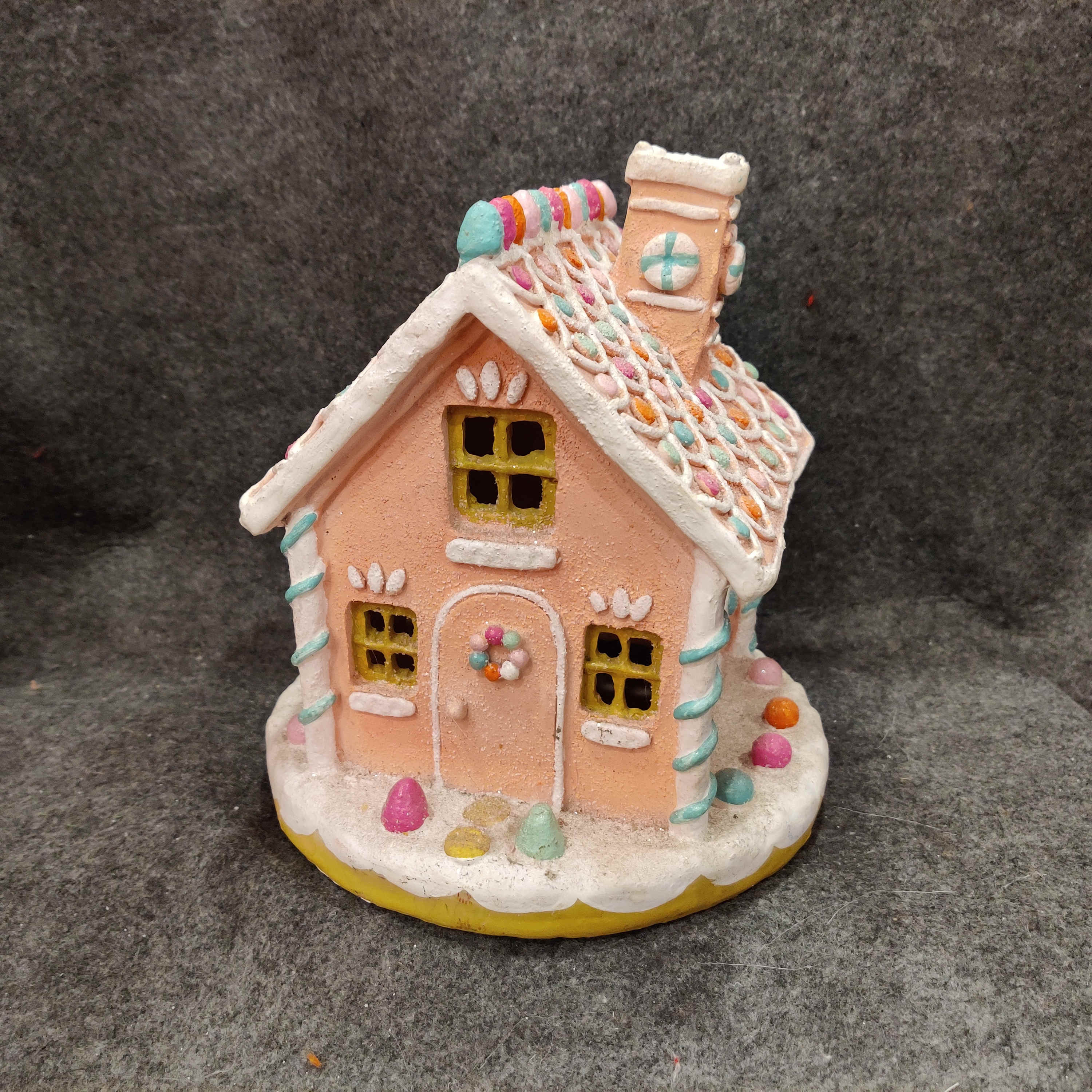 Lighted Pink Gingerbread House Christmas Decorations Ornaments Gifts House Figurines Resin Home Decor