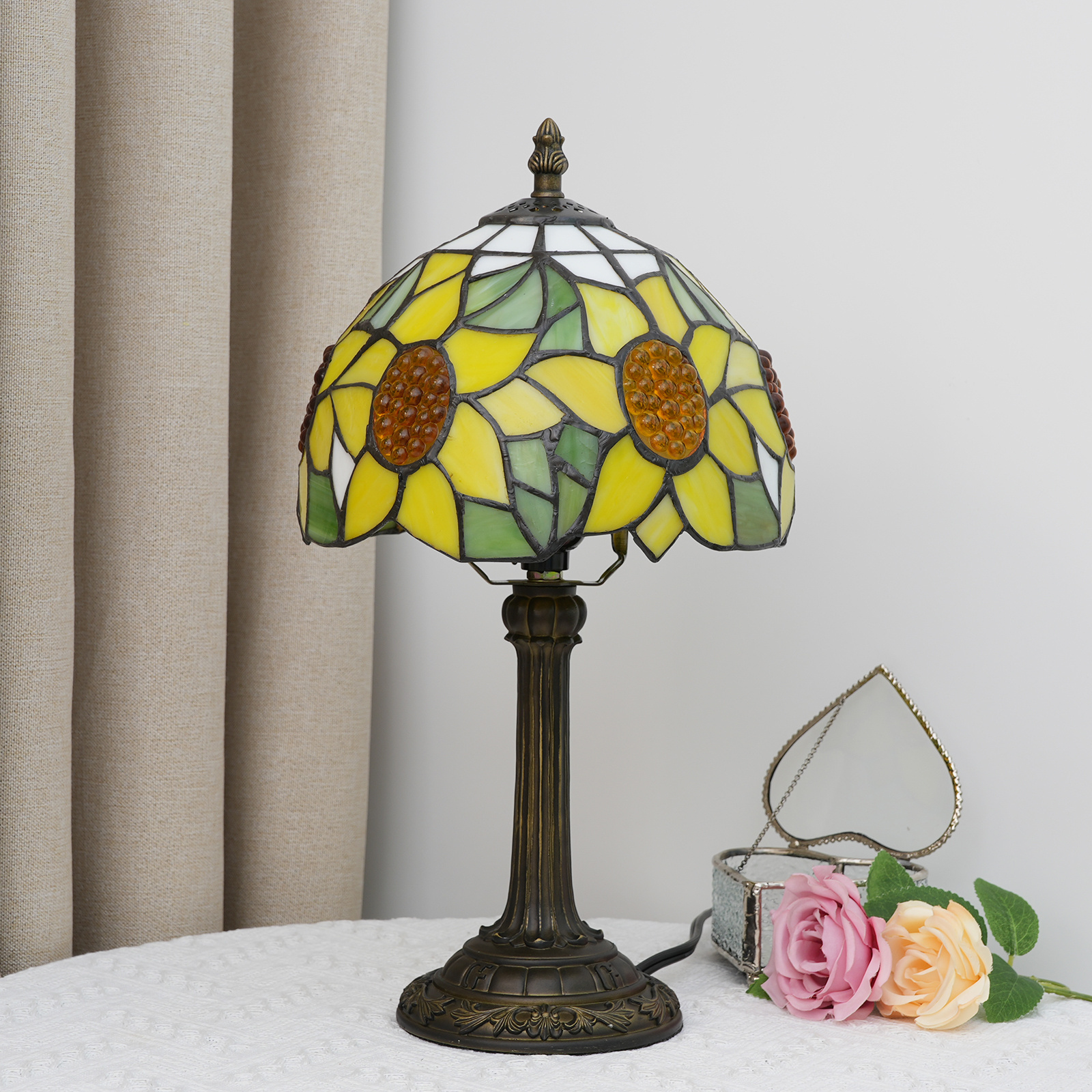 Tiffany Lamp Stained Glass Table Lamp Yellow Sunflower Bedside Table Lamp LED E26 Bulb, for Bedroom Living Room