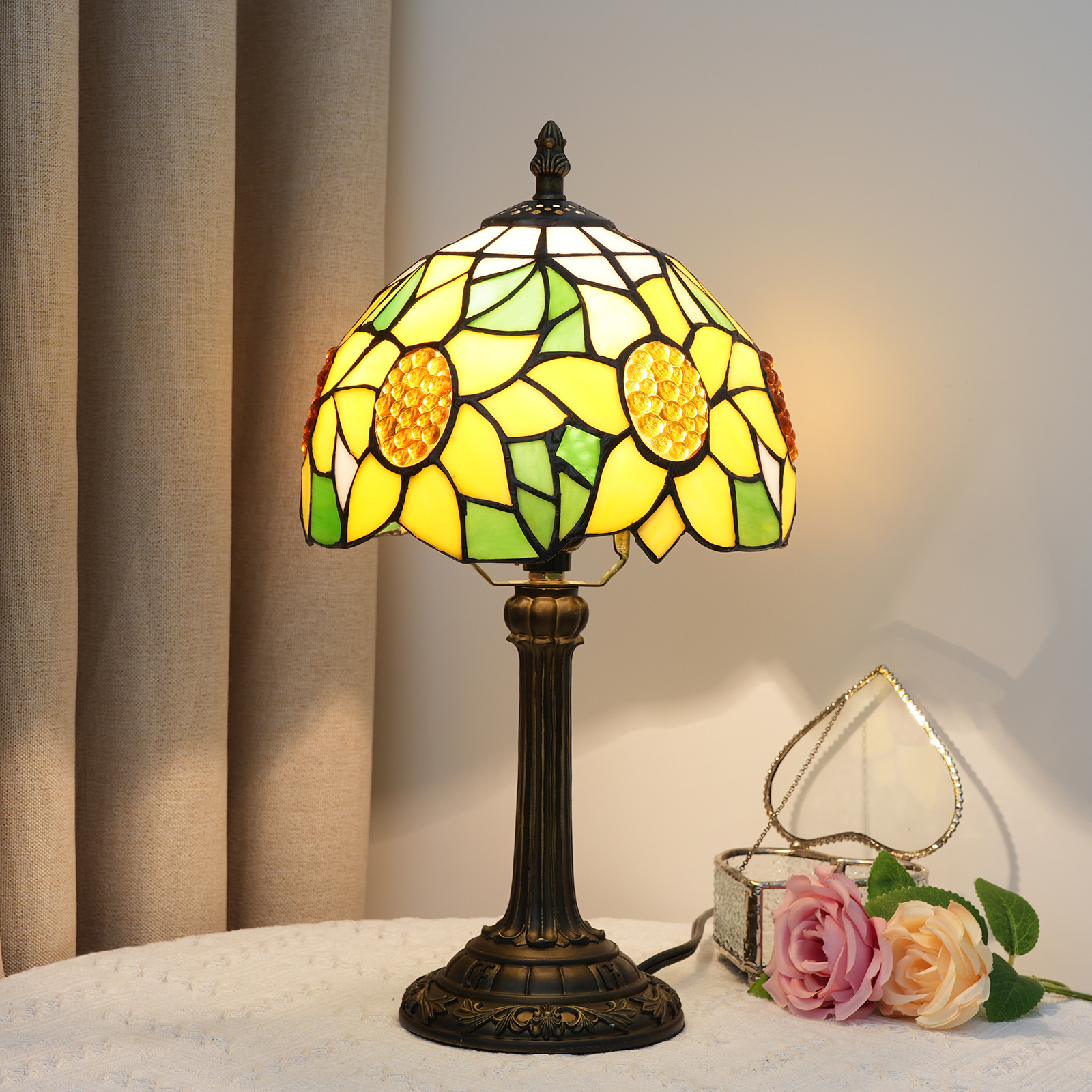 Tiffany Lamp Stained Glass Table Lamp Yellow Sunflower Bedside Table Lamp LED E26 Bulb, for Bedroom Living Room