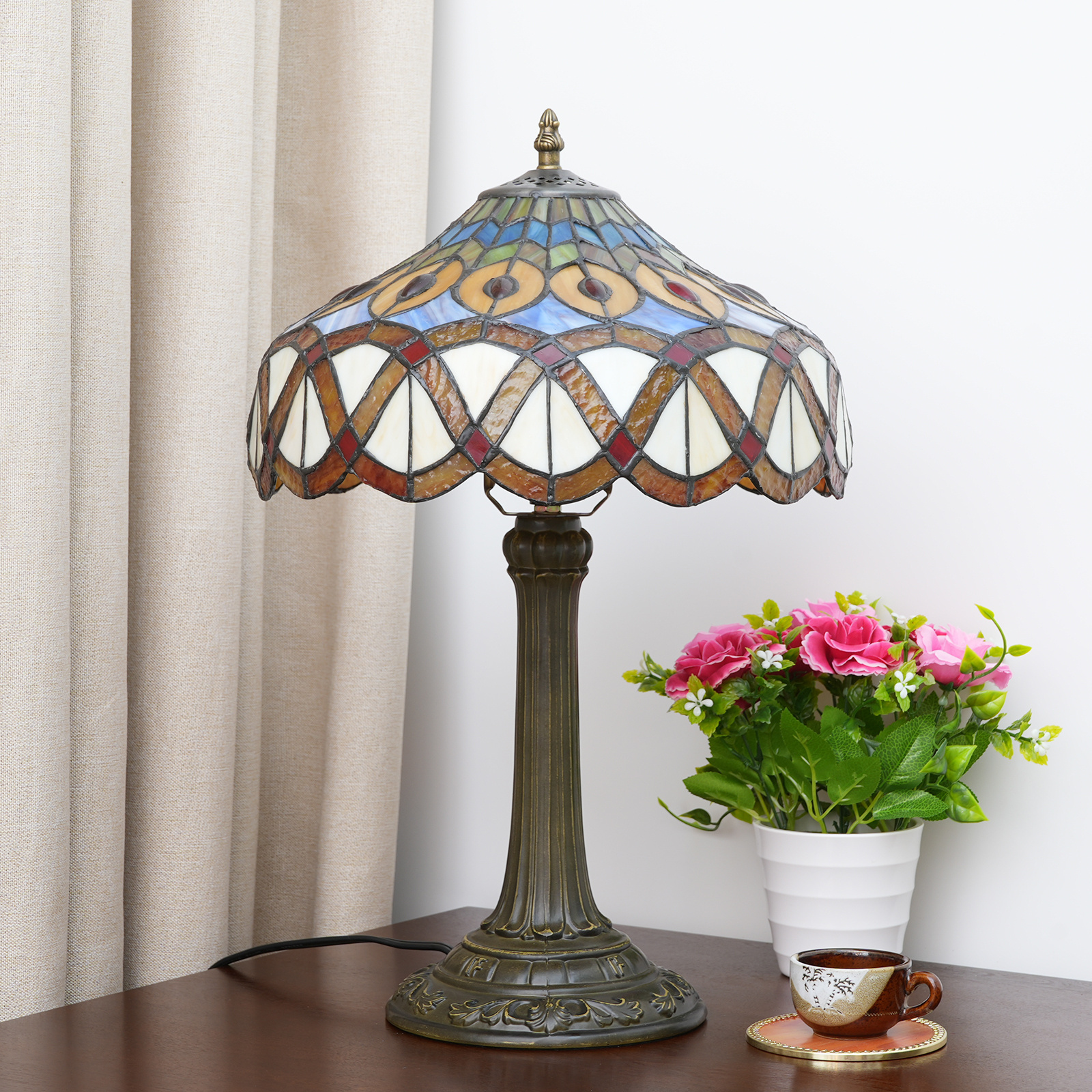 Tiffany stained glass table lamp European vintage peacock feather bedroom bedside Dining room desk decoration table lamps