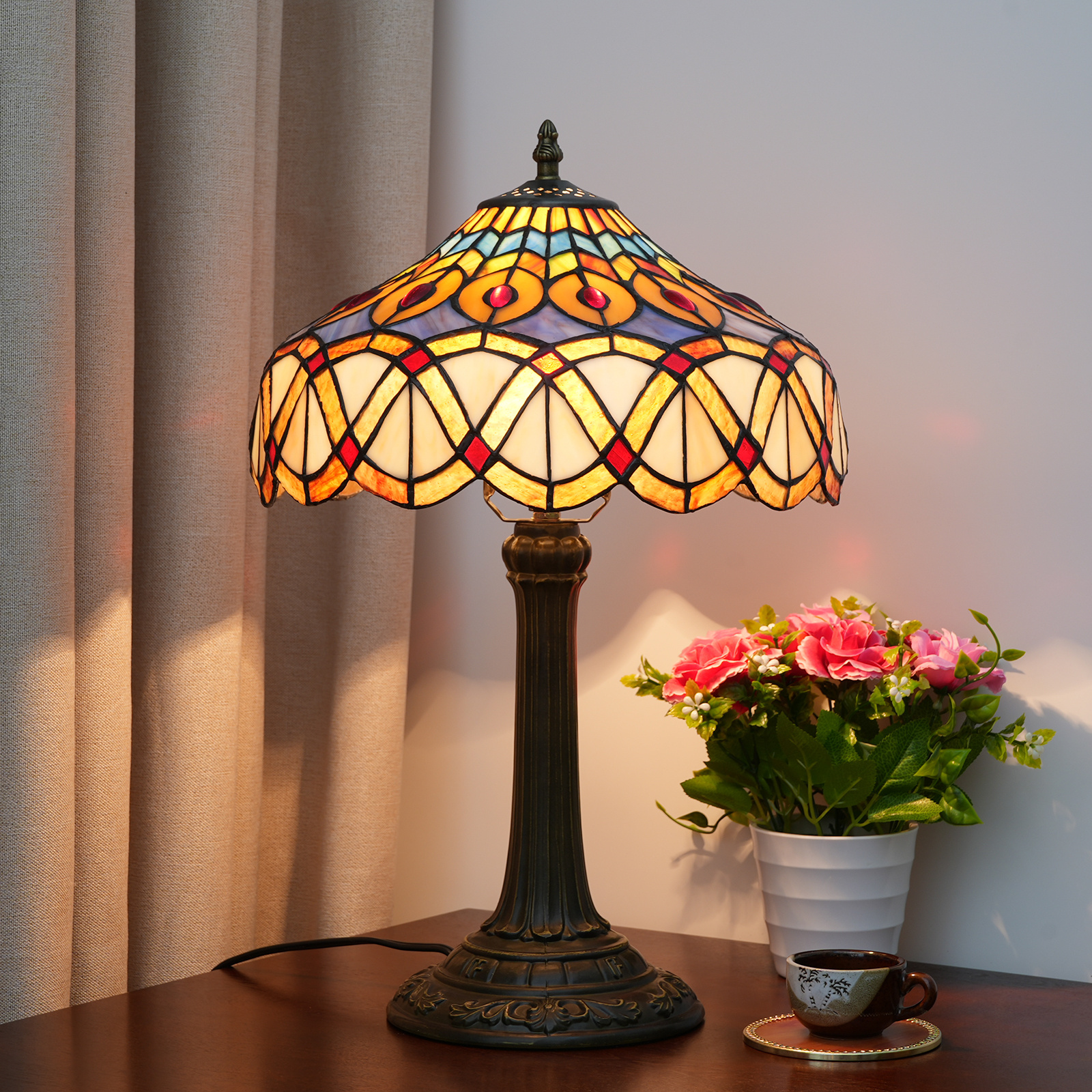 Tiffany stained glass table lamp European vintage peacock feather bedroom bedside Dining room desk decoration table lamps