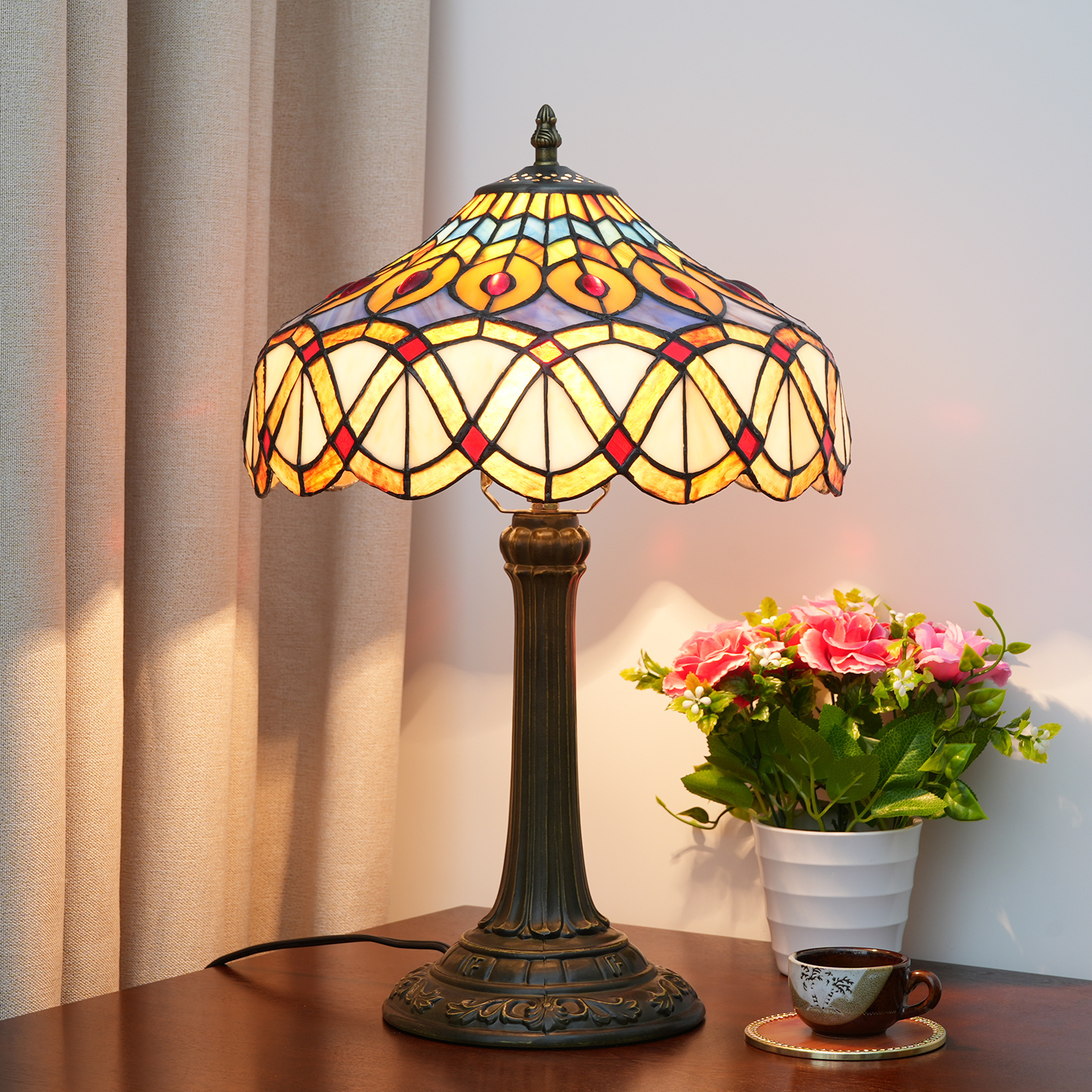 Tiffany stained glass table lamp European vintage peacock feather bedroom bedside Dining room desk decoration table lamps