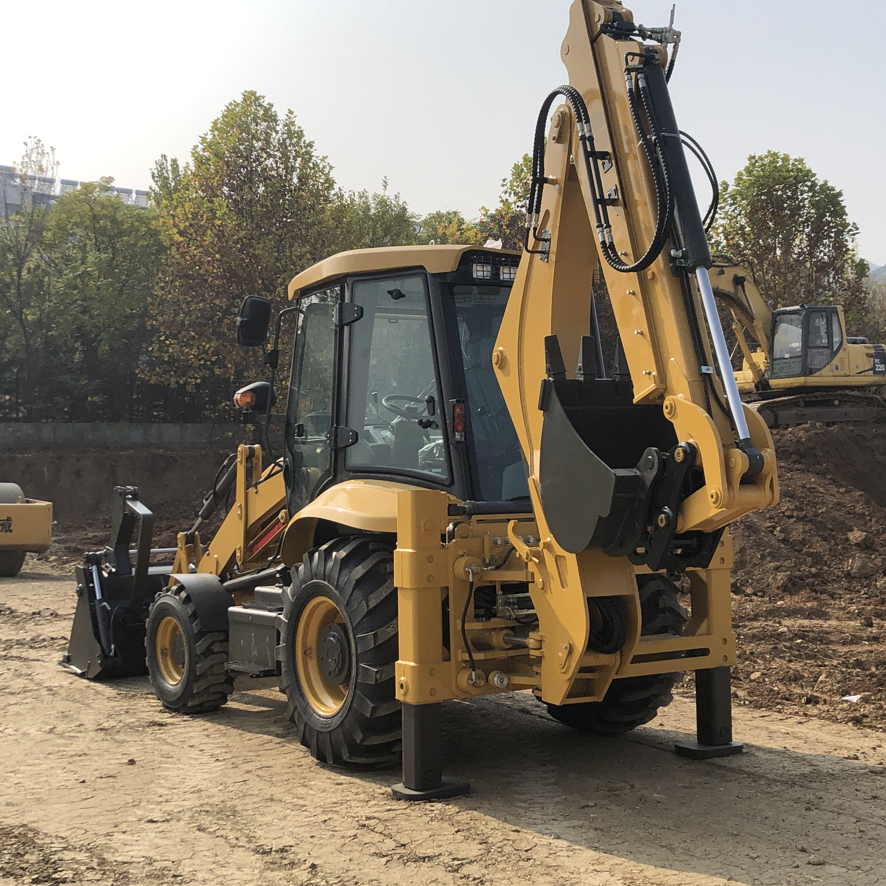 Backhoe wheel loader Eougem GEM388 2500kg excavating equipment tractor backhoe loader with front loader backhoe digger