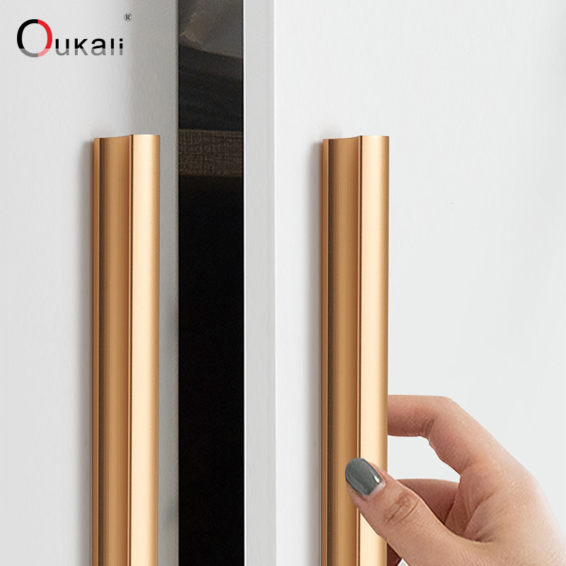 Oukali High Quality Aluminum Luxury Modern Matt Black Gold Kitchen Cabinet Hardware Furniture Handle