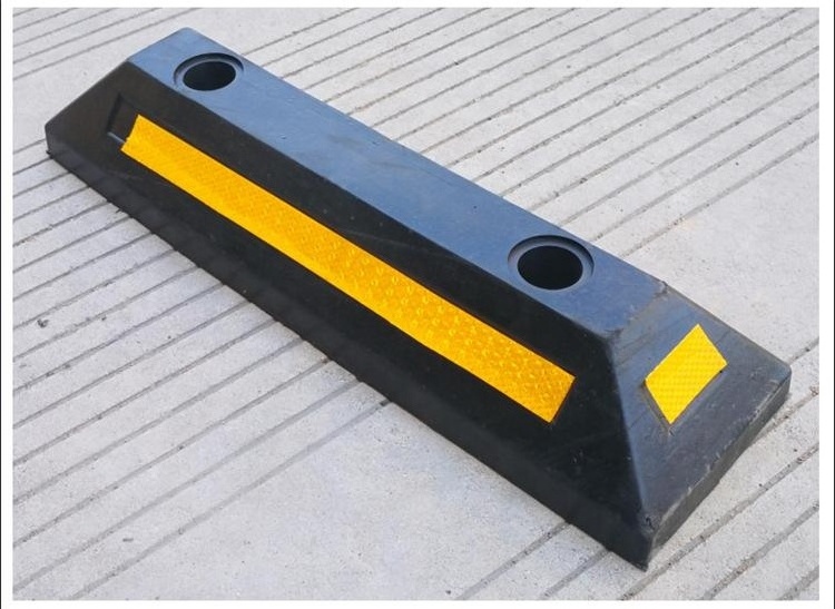 China manufacture of high pressure press machine for making Speed bump/ road hump/speed breaker