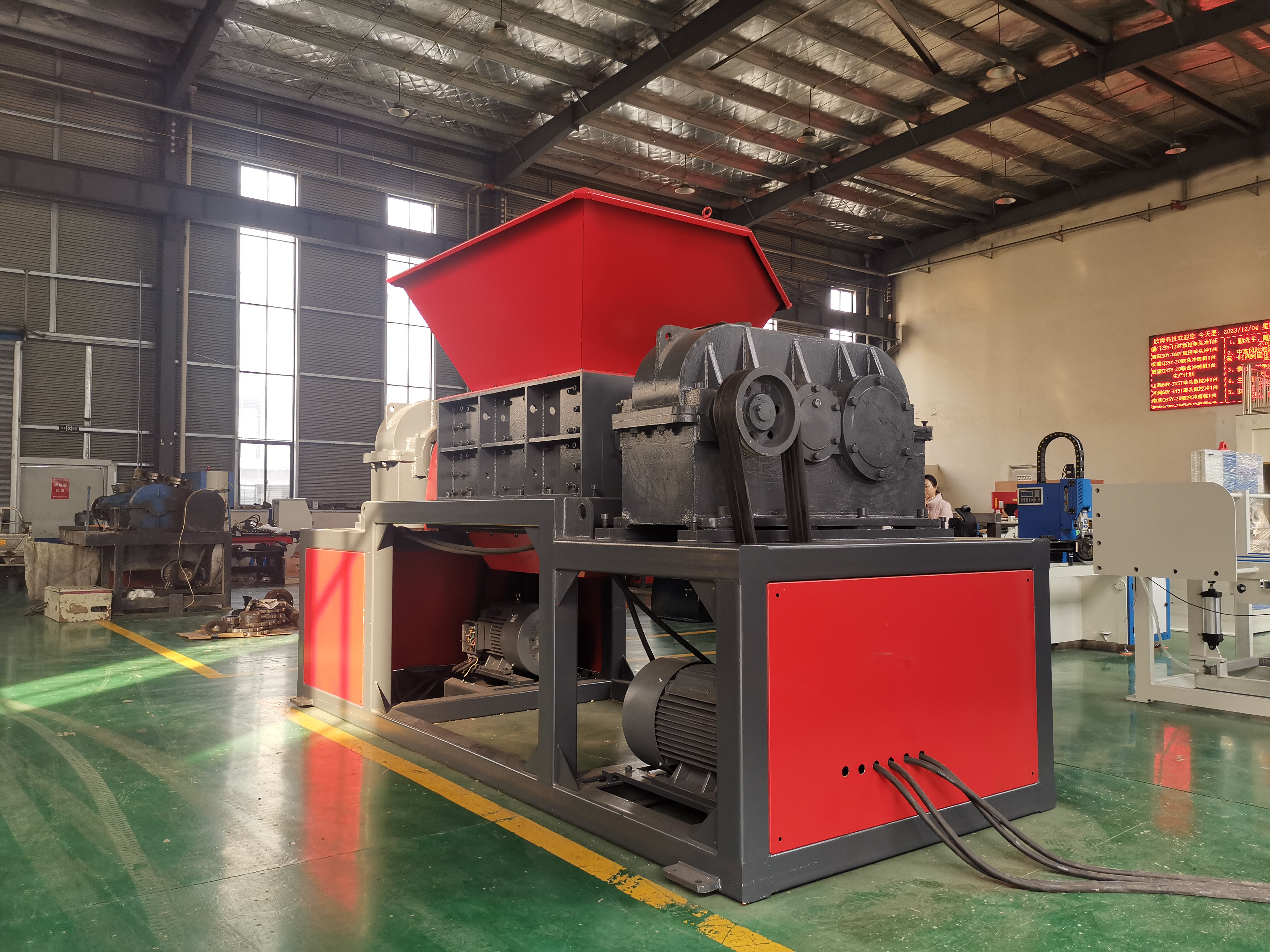 Double shaft Recycle solid waste Metal plastic rubber shredding crusher price recycling Tyre Tire shredder machine for sale