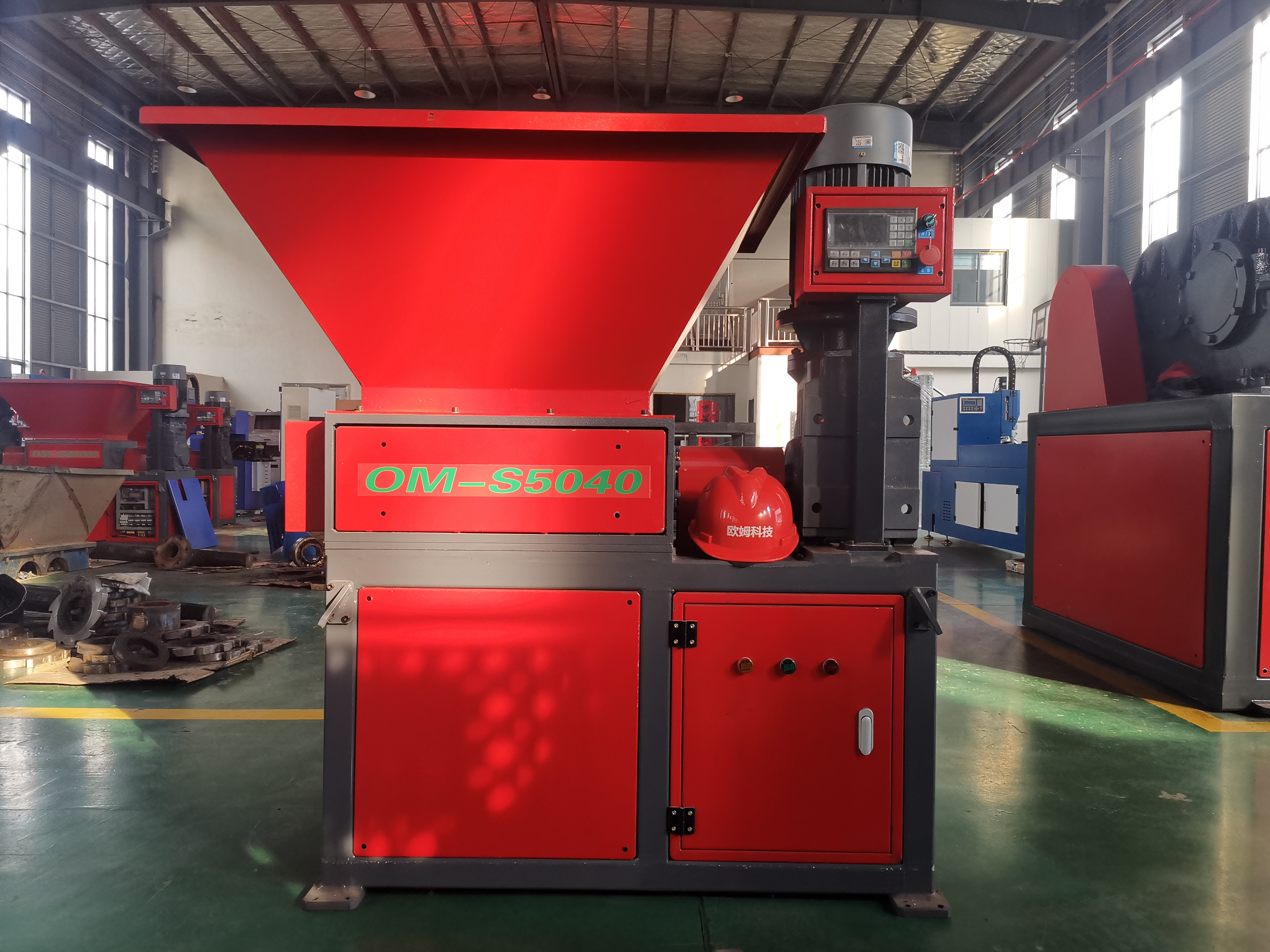 Plastic shredder has been pipe blue barrel material dual-axis shredder industrial scrap wood shredder