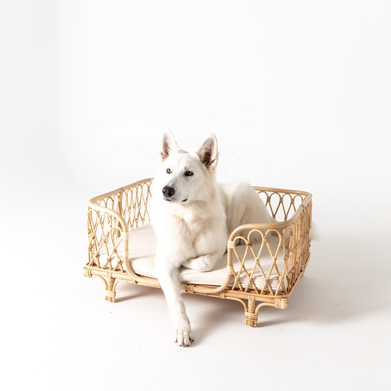 Wholesale natural handmade rattan pet bed top products best sellers rattan beds for pets dogs cats