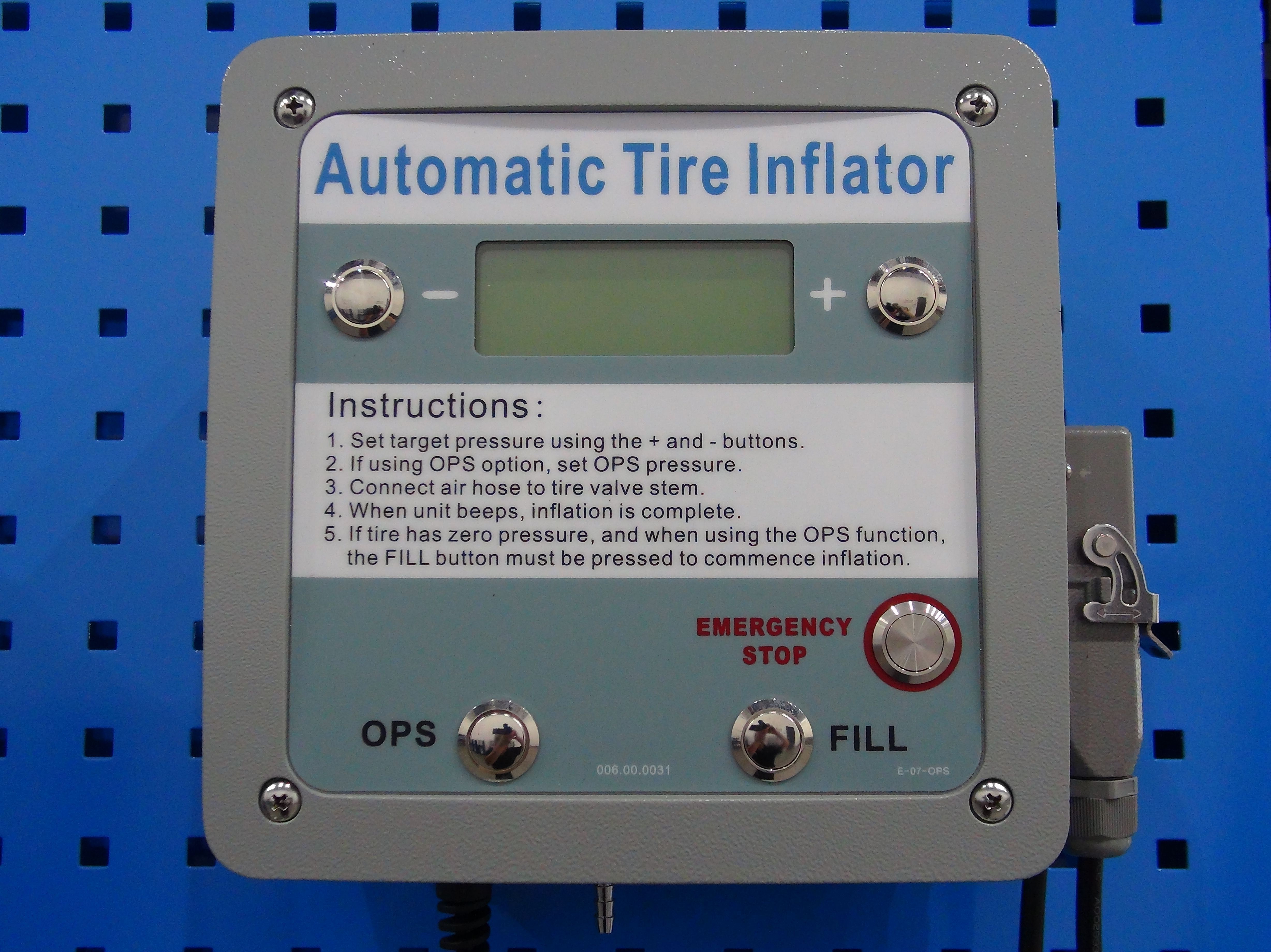 Heavy Wall-Mounted Automatic Digital Tire Inflator for Safety pressure Inflation Cage Tire Inflator