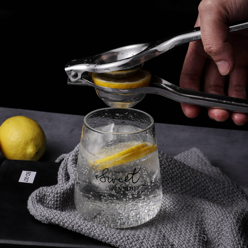 Wholesale 304 Stainless Steel Lemon Clip Kitchen Gadgets Fruit Juicer Portable Juicer Manual lemon Juicer