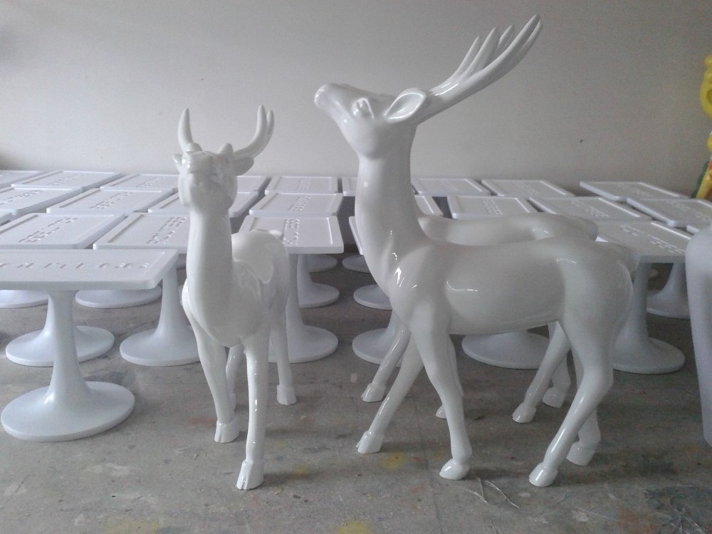 Painted Fiberglass Christmas Reindeer with Sled Commercial Decoration Props for Shopping Mall Decoration Supplies