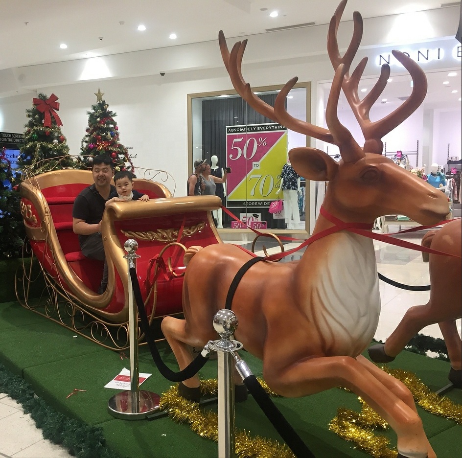 Large 120cm Fiberglass Santa Sleigh Outdoor Christmas Decoration Resin Paper Printed Design Shopping Mall Holidays Wooden Box