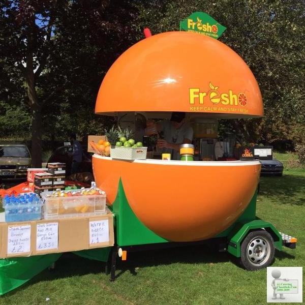 New Moveable Fiberglass Lemonade Trailer Fruit-Shaped Food Cart for Outdoor Snack Usage for Restaurants and Food Shops