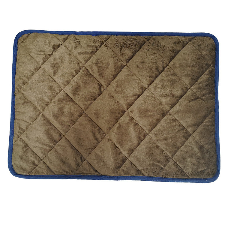 Drop shipping Dog Self Heating Pad Pet Warming Cushion Bed for Medium Large Dogs and Cats Reflects Pets Own Thermal