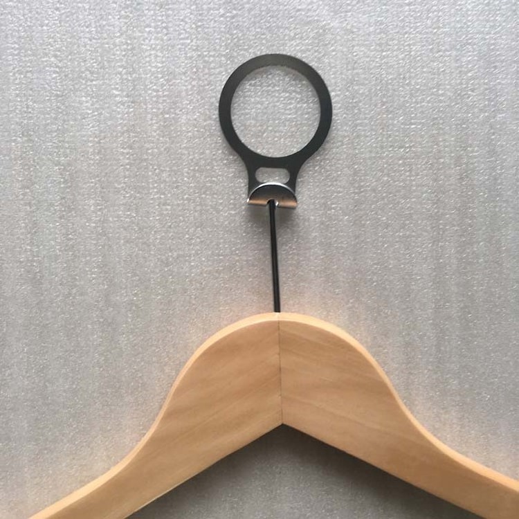 Wholesale Factory Price Wooden hangers with metal anti theft hotel hangers