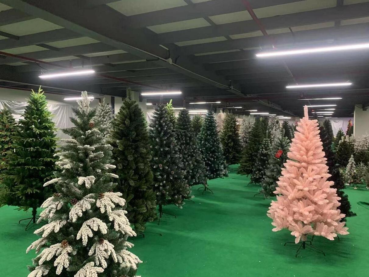 Factory Price 6ft 7ft 7.5ft 10ft Snow Flocked Christmas Tree Artificial PVC and PE Christmas Tree