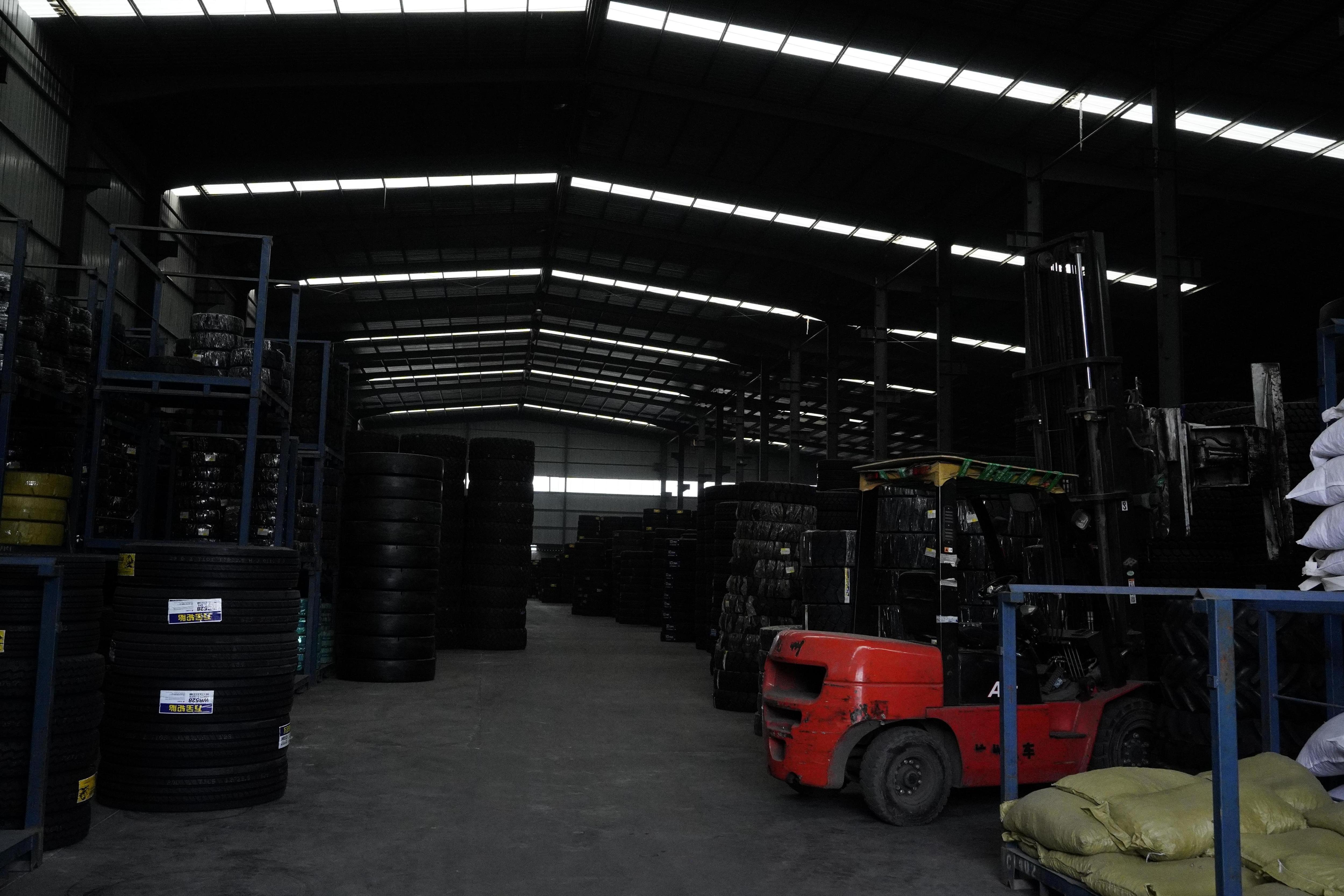 33*15.50-16.5 TL Tires for skid loader L-2E High Quality Tyres for conveyer 13 Rim Tubeless Bias Wheels