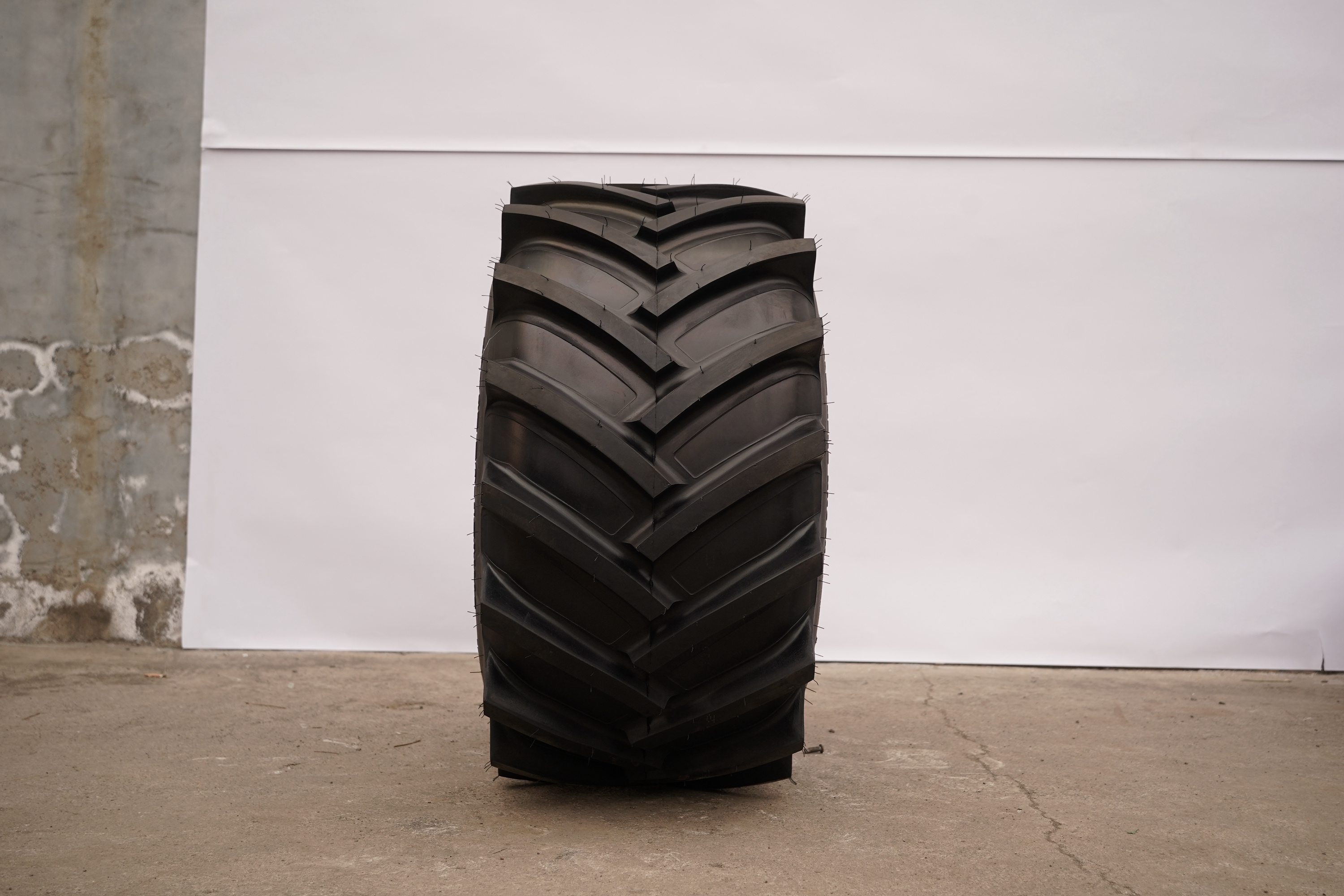 Hot Sale & High Quality Tough And Resilient I-3D AT27*12.00-14 Industrial Vehicle Tire For Harsh Conditions