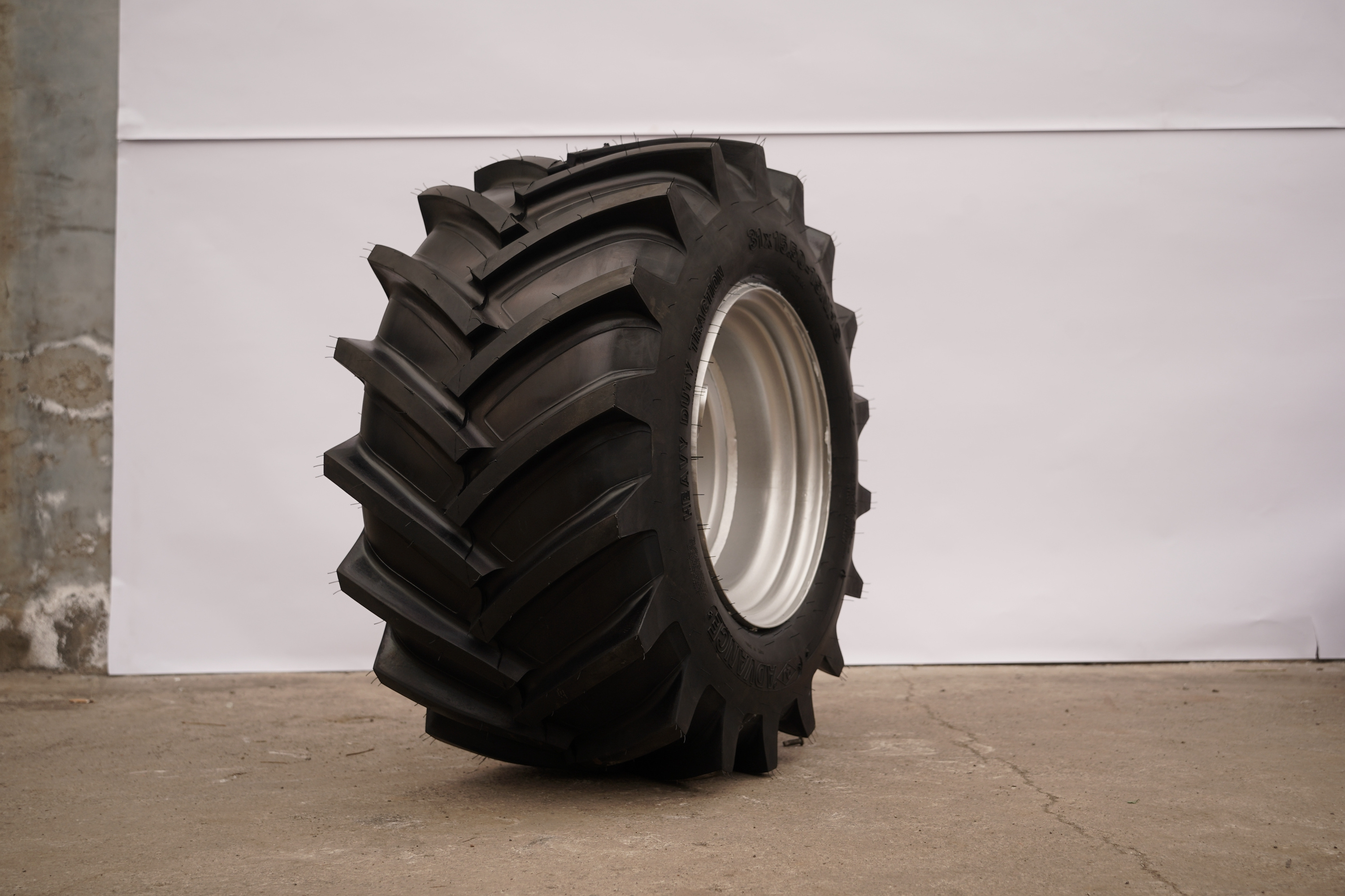 Hot Sale & High Quality Tough And Resilient I-3D AT27*12.00-14 Industrial Vehicle Tire For Harsh Conditions