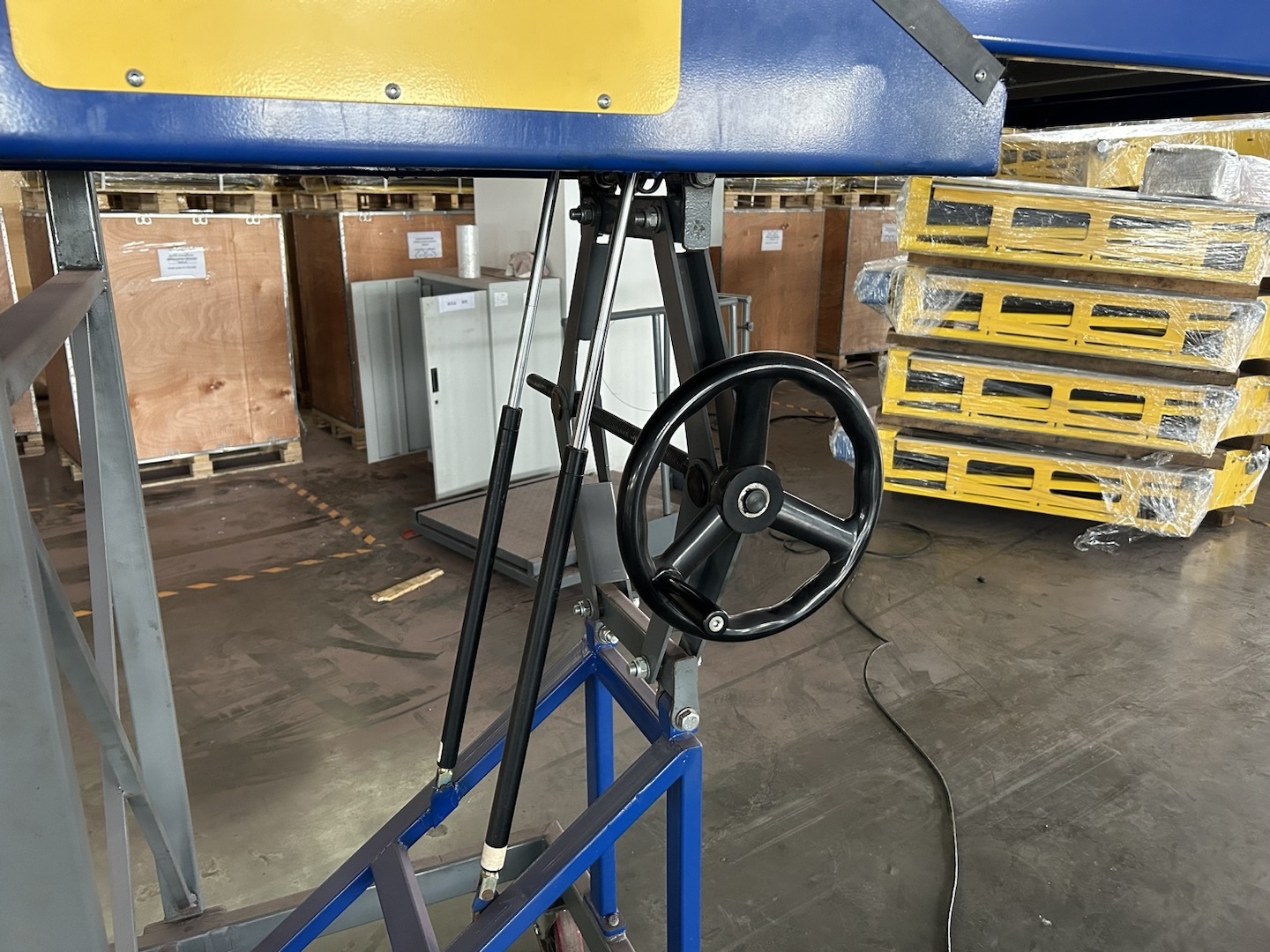 Dockless Truck Loader with Flexible Motorized Roller Conveyor for Loading