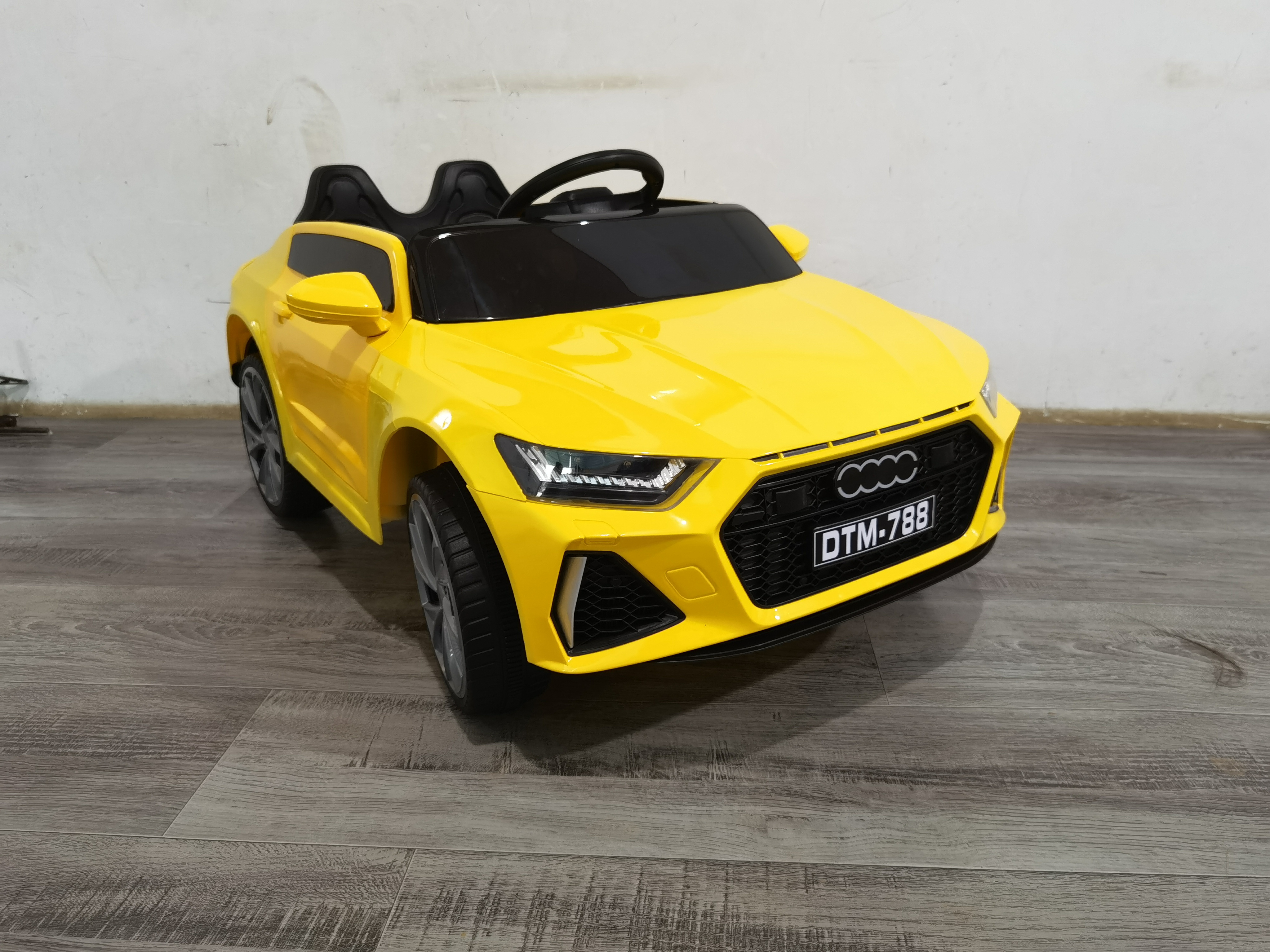 2024 Kids Electric Car 10 Years Old 2 Seater / Cars for Kids Battery Customized Unisex Electric Motorcycle for 5 to 7 Years Old