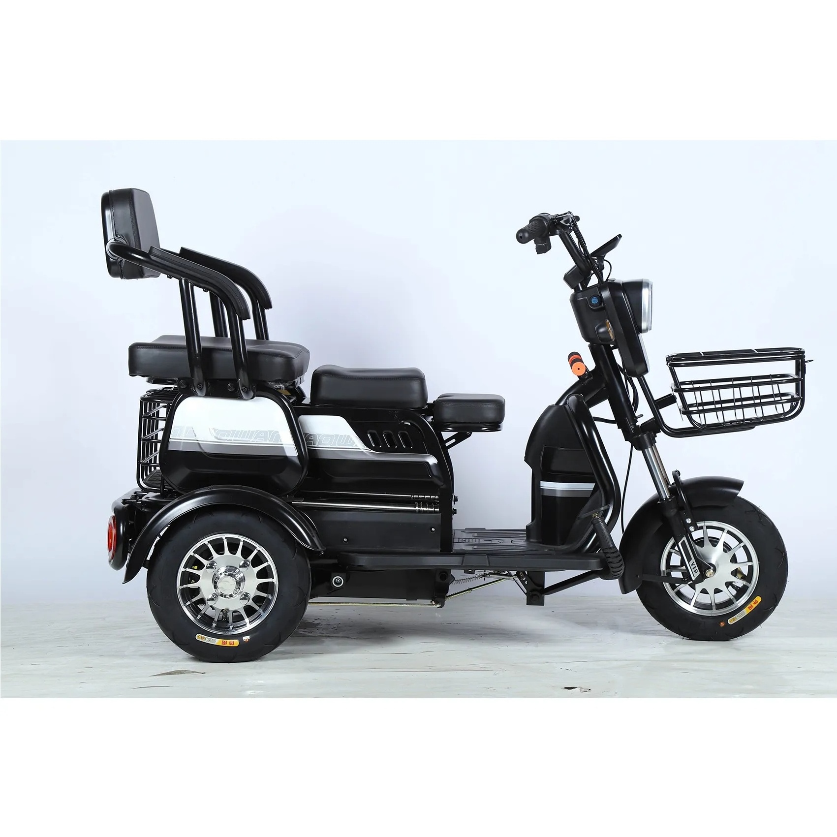 2024 New Senior 2 Person Electric Mini Car 3 Wheel Electric Tricycle Bike Cabin Small