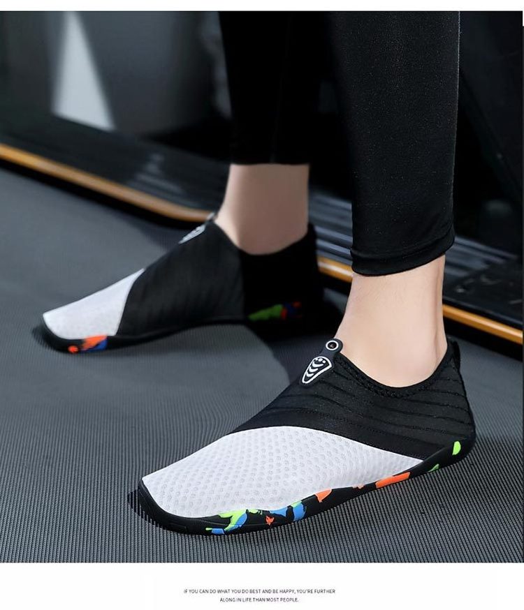 2023 Water swimming shoes with anti slip soft soles for spring and summer diving, barefoot skin fitting swimming shoes unisex