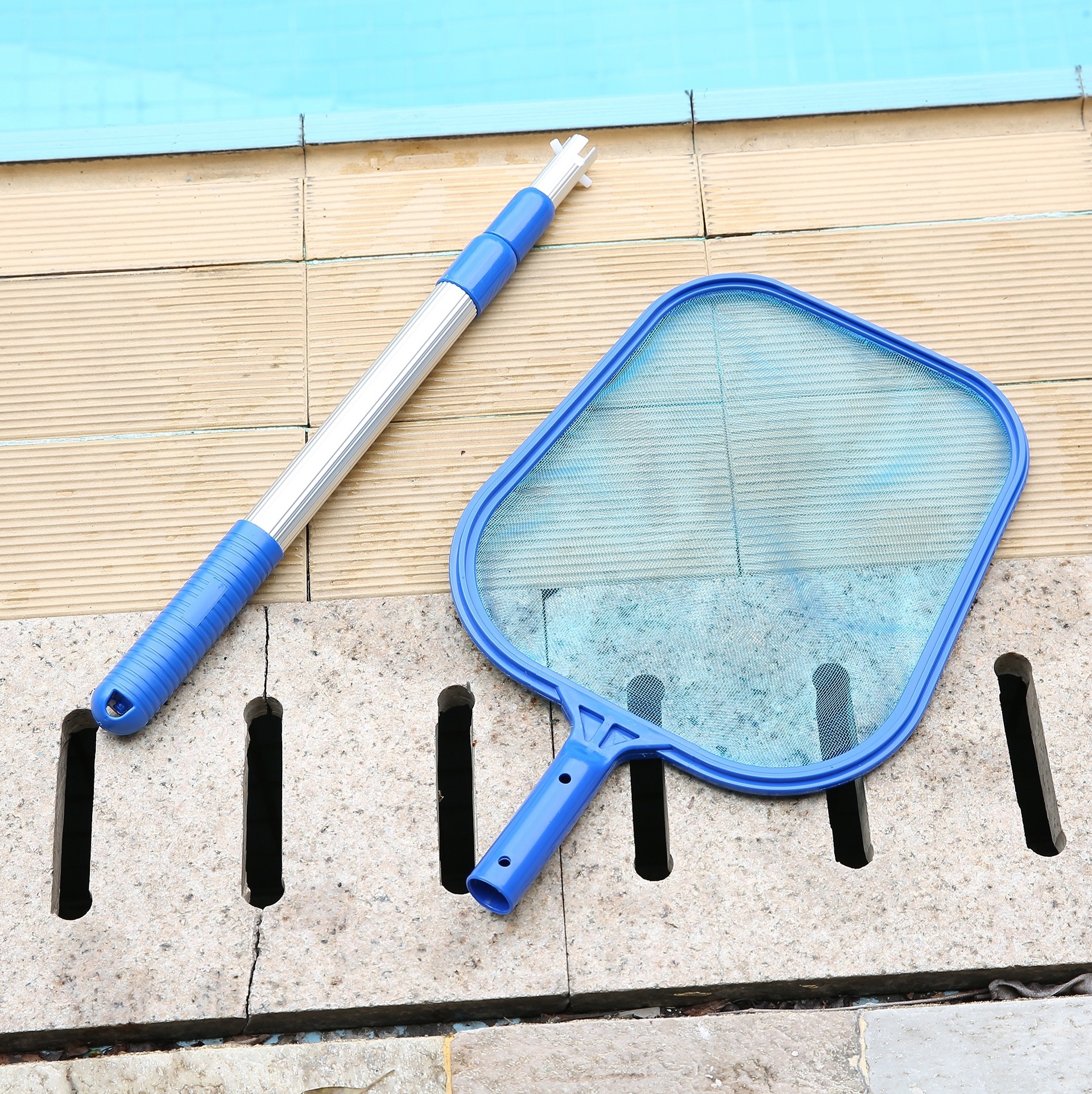 2023 New Hot Swimming Pool Net Leaf Rake Mesh Skimmer With Telescopic Pole Pools And Spas Lightweight Easy-to-use Cleaning Tool