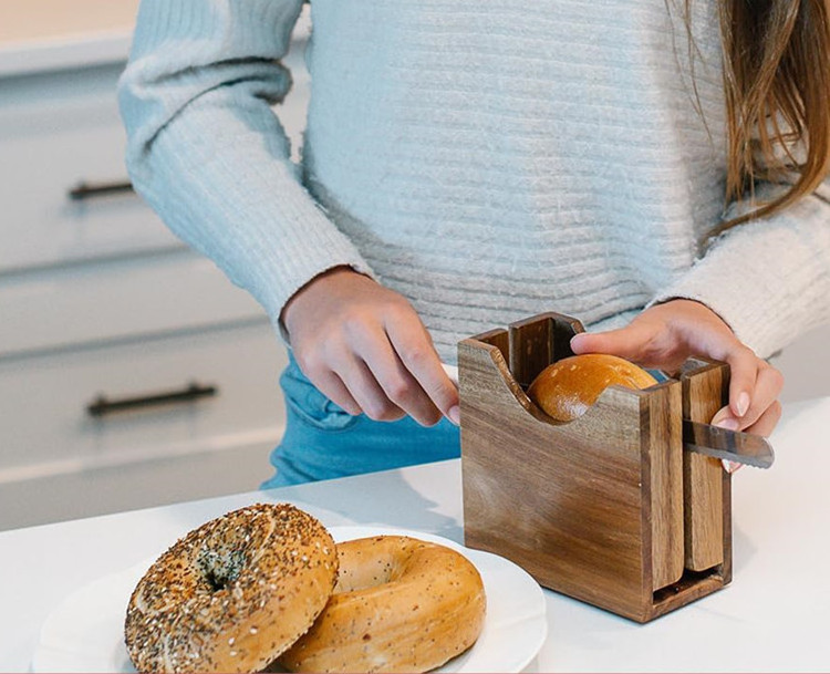 Custom Hamburger Bun Cutter Guillotine Slicer Bagel Holder Multi-Purpose Anti Slip Premium Acacia Wood Bread And Bagel Holder