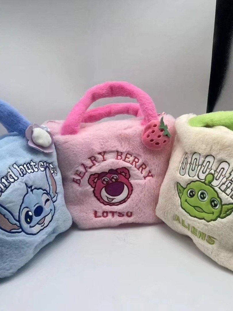 Wholesale Little Bear YuGui Dog Sanrioed Plush Handbags Hello Kitten My Melody Kuromi Stitch Kawaii Doll Plush Bags ShoulderBags