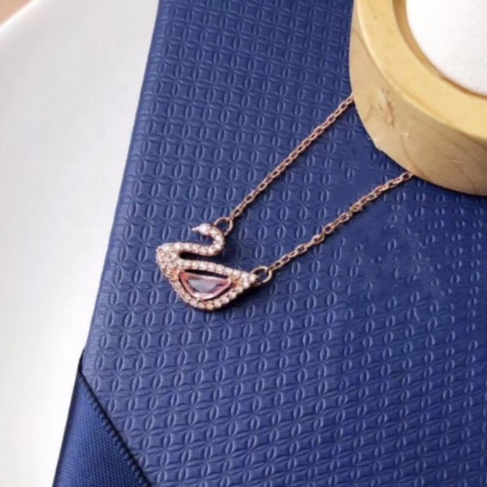 Designer Inspired Jewelry Wholesale Trendy Necklace 2024 Waterproof Tarnish Free Dazzling Pink Swan Necklace