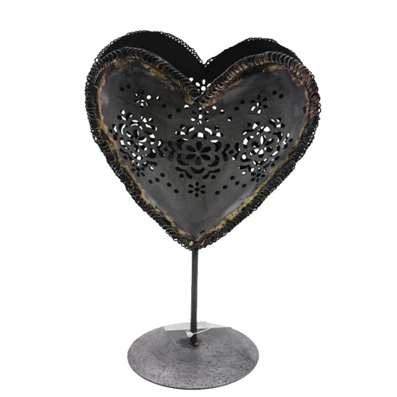 Home Decoration Rusty Grey Finishing Iron Large Size Heart Shaped Unique T Light Holder Modern Design Candle Stand Handmade