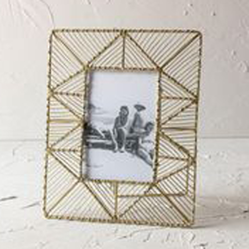 Affordable Customized Metal Picture Frame Gold With Back Stand Table Top Decor Collage Photo Frames Handicrafts