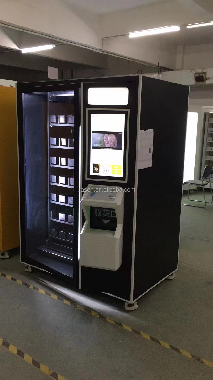 24 hours self service cosmetic Champagne And Wine Vending Machine for sale