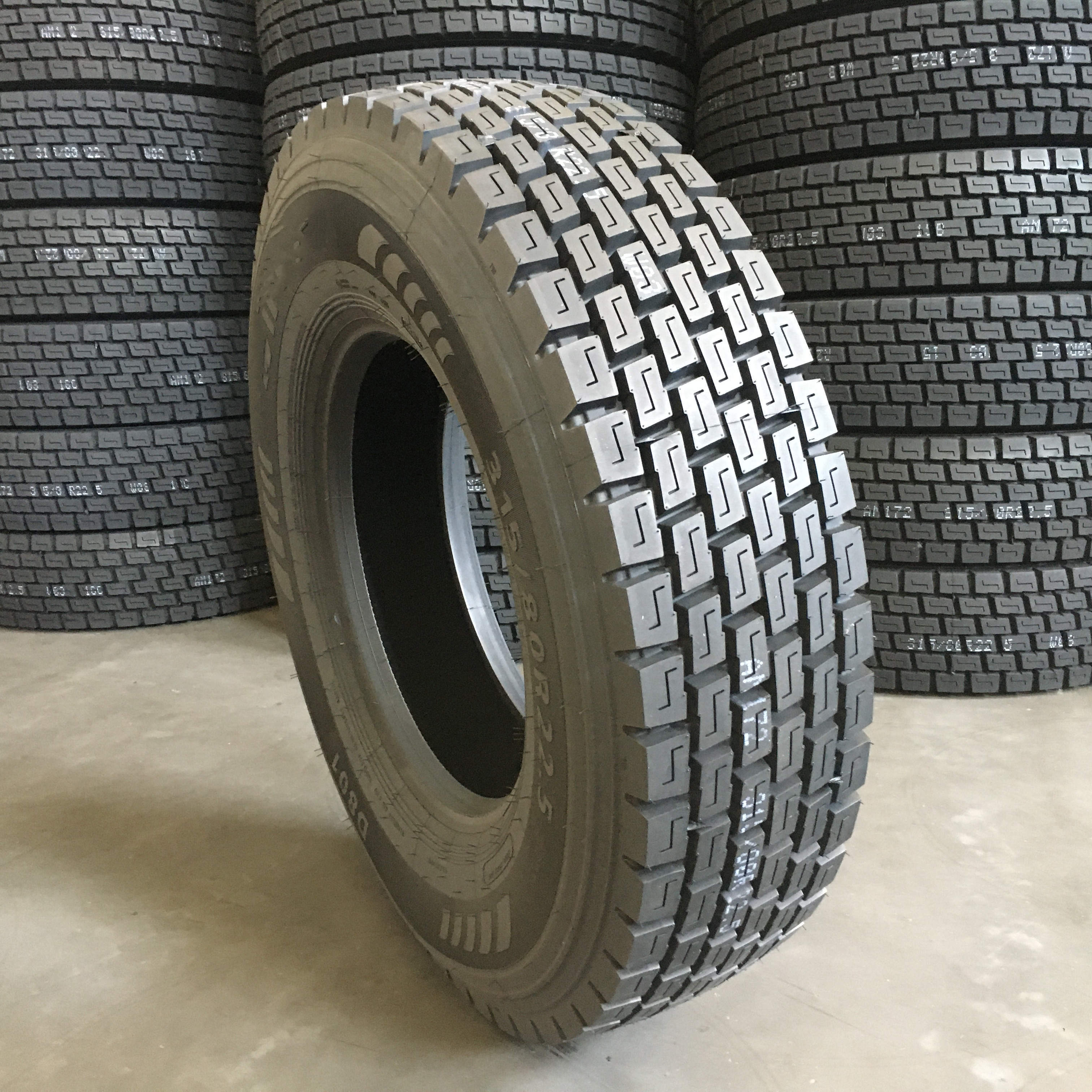 China Kapsen Aplus Annaite Doupro brand 245/70R19.5 11R22.5 295/80R22.5 radial drive wheel truck tire