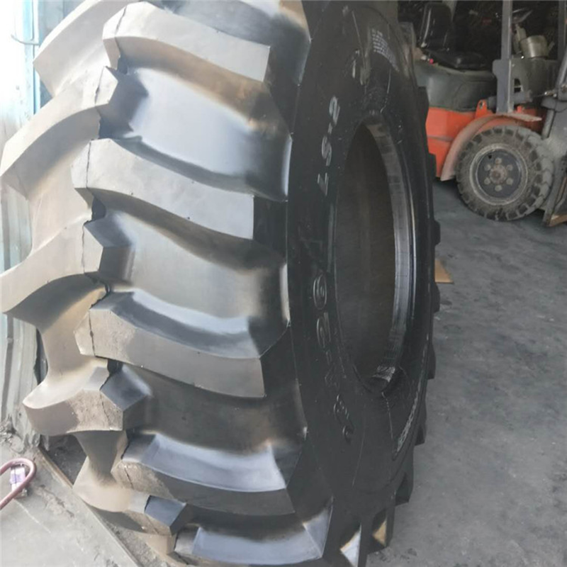 forestry tire 23.1-26 24.5-32 28L-26 30.5L-32 pneus Llantas Agricultural Tyre