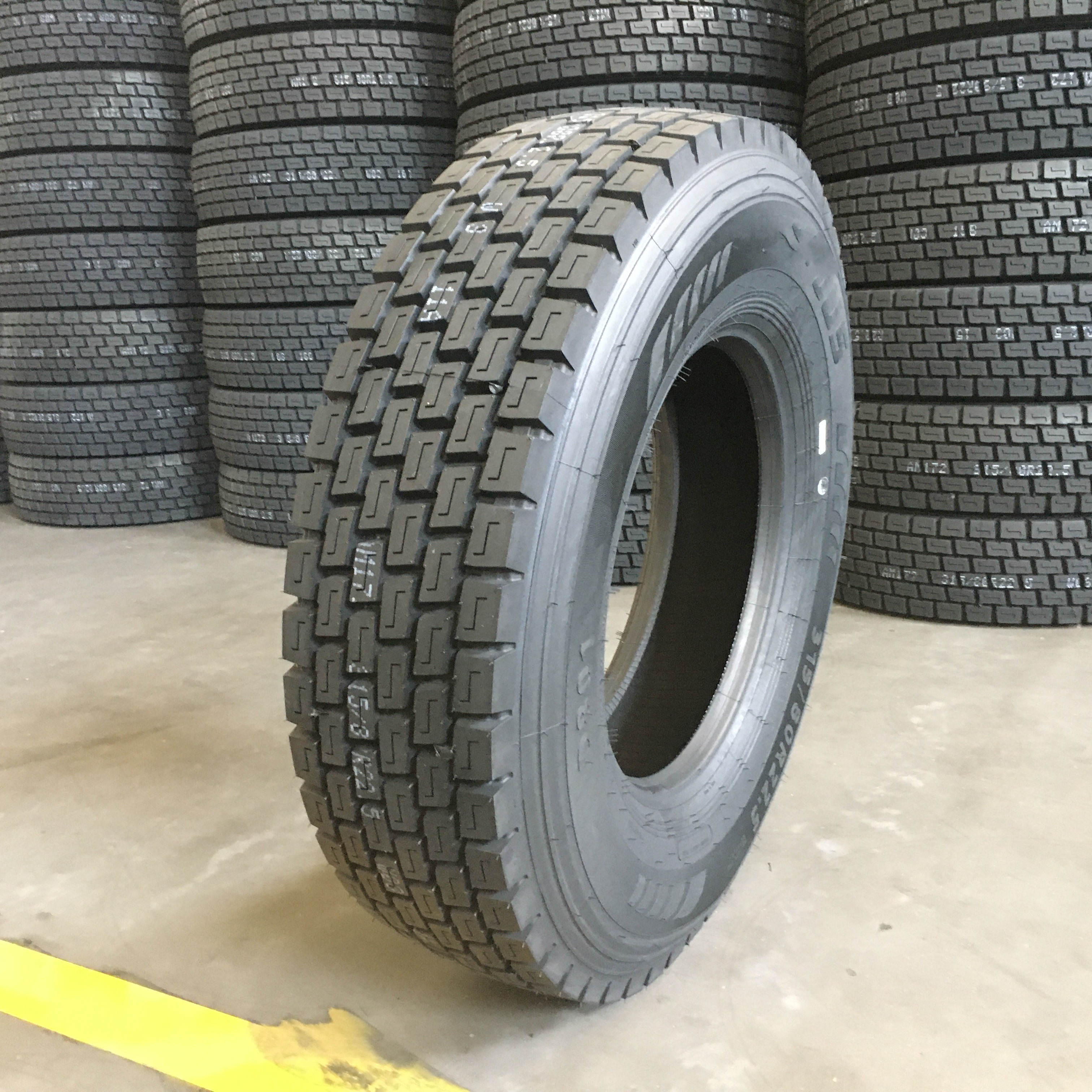 China Kapsen Aplus Annaite Doupro brand 245/70R19.5 11R22.5 295/80R22.5 radial drive wheel truck tire