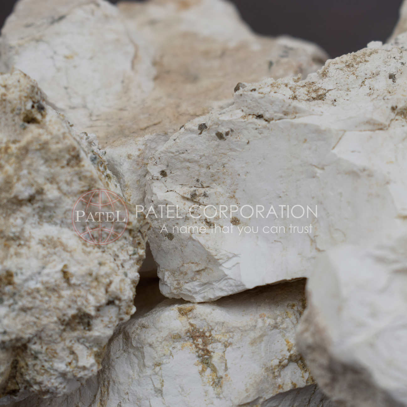 Fine Raw Magnesite lumps/Magnesium Carbonate MgCO3 with purity >44% MgO for ceramic industry