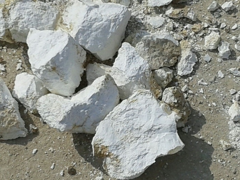 Fine Raw Magnesite lumps/Magnesium Carbonate MgCO3 with purity >44% MgO for ceramic industry