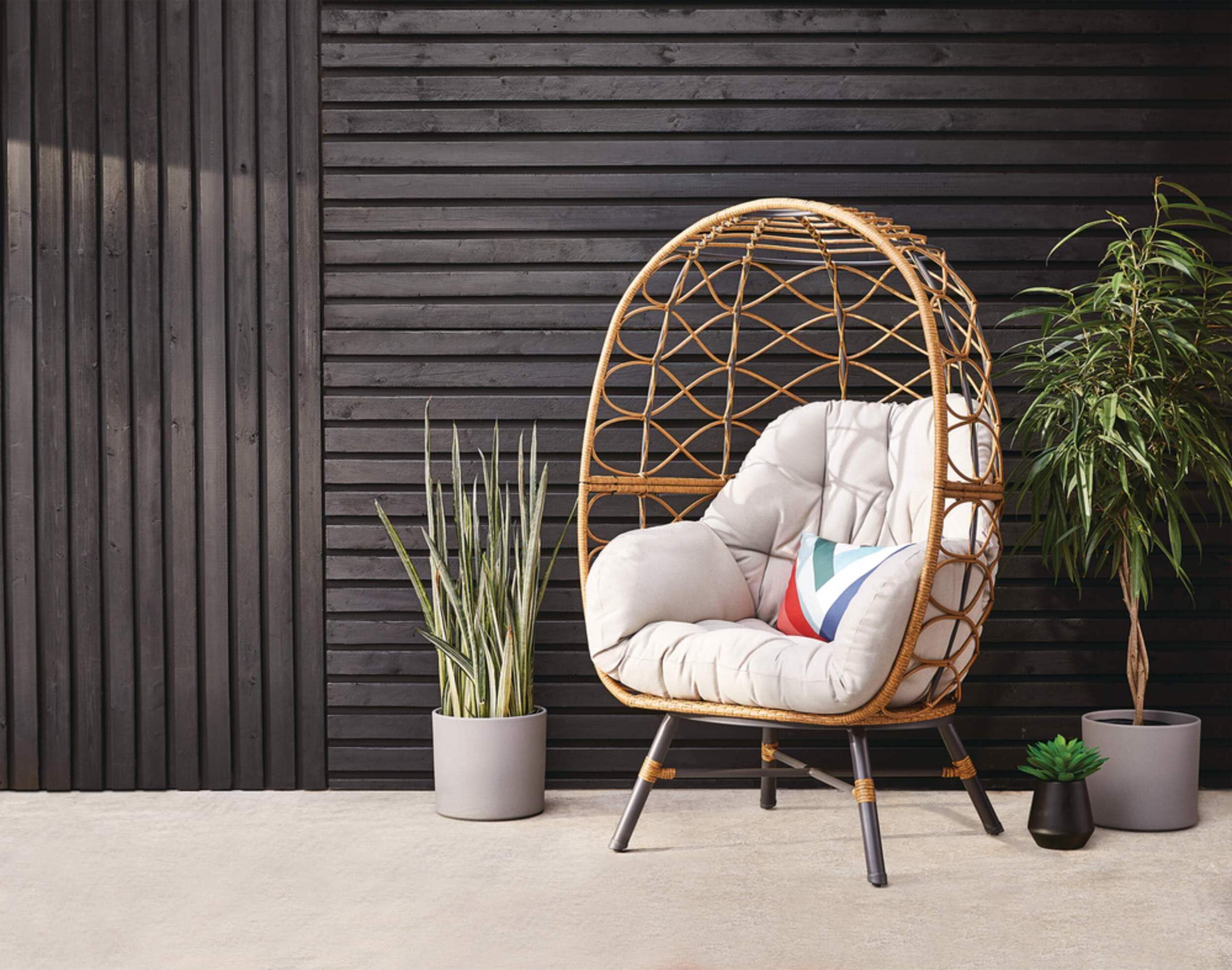 All Weather Single Outdoor Oversize Patio Egg Chair for Backyard Porch  Living room Poolside Outdoor Indoor