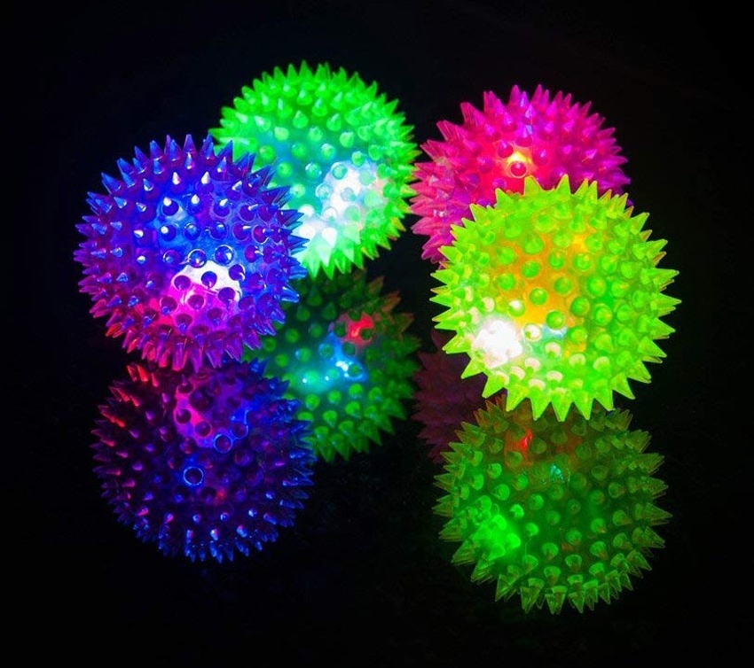 Pet Products Elastic LED Light up Spike Ball Pet Dog Cat Molar TPR  Flash Ball Entertained Toy   Random colors